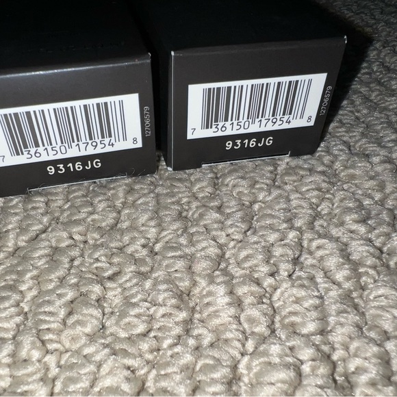 Laura Mercier Pure Canvas Primer - Picture 3 of 3